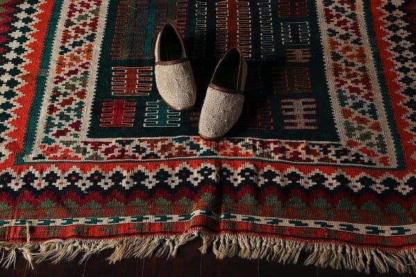 ۳ تفاوت فرش بلوچی با سایر فرش‌های ایرانی که نمی‌دانستید!