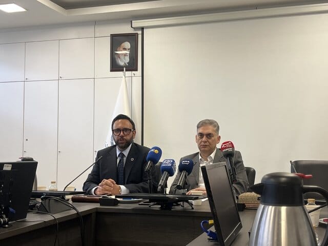 کمیسیون فرش اتاق ایران