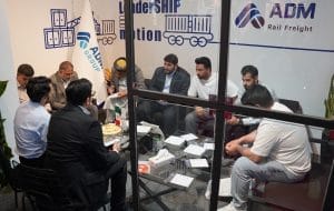 استقبال فعالان اقتصادی از حضور ادمیرال در نمایشگاه حمل‌ونقل