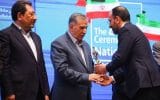 دریافت تندیس صادرکننده نمونه ملی توسط ایساکو دریافت تندیس صادرکننده نمونه ملی توسط ایساکو
